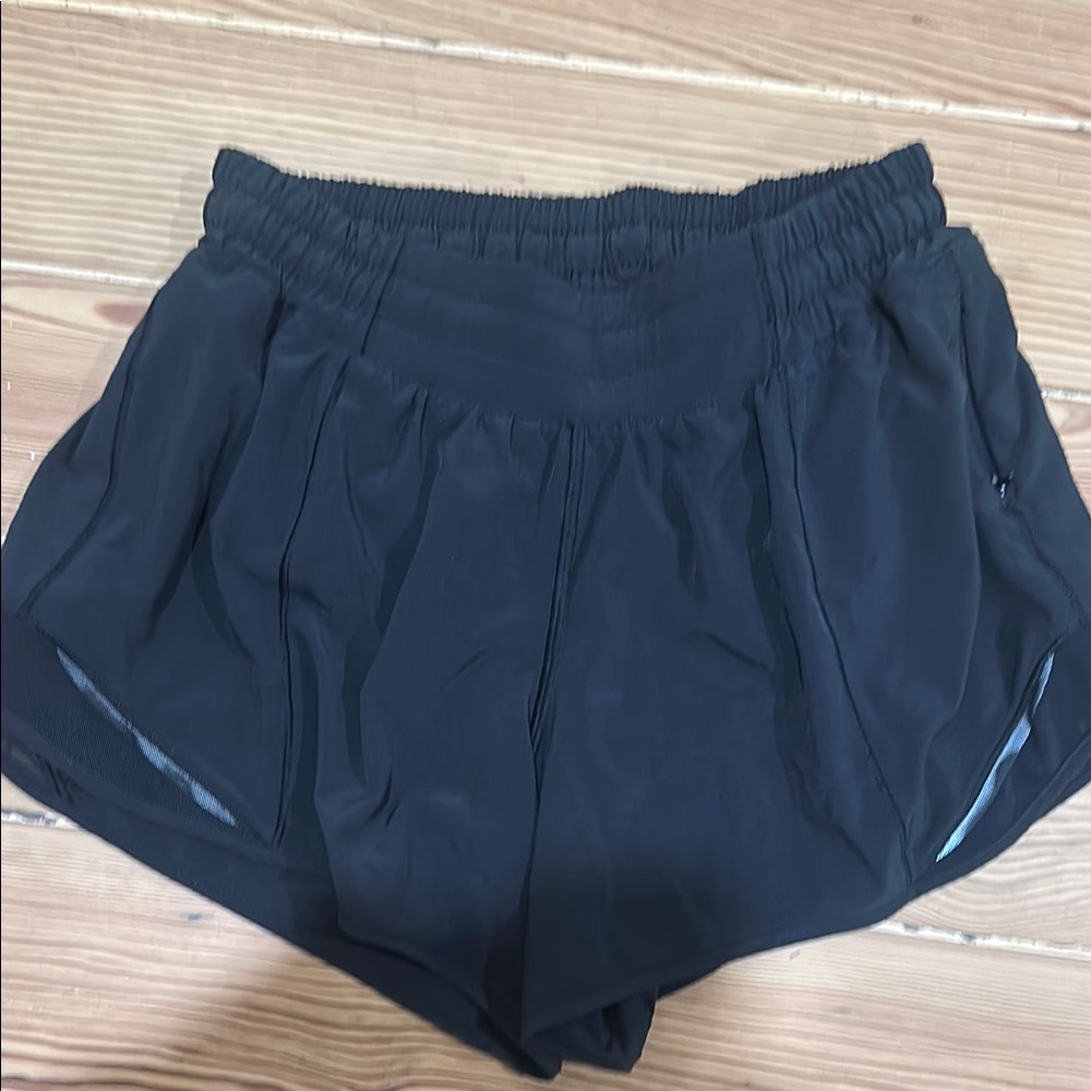 Lululemon Athletica Hotty hot size 6